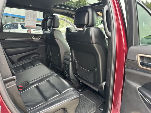 Used 2017 Jeep Grand Cherokee Limited AWD/4WD image 26