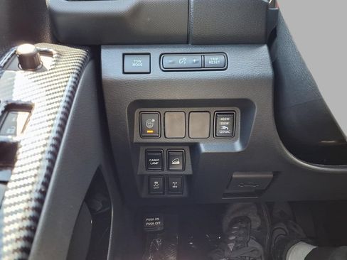 Used 2022 Nissan Frontier PRO-4X w/ Pro-4X Premium Package AWD/4WD image 17