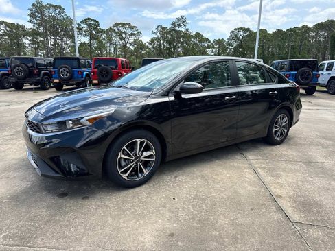 Used 2023 Kia Forte LXS FWD image 7