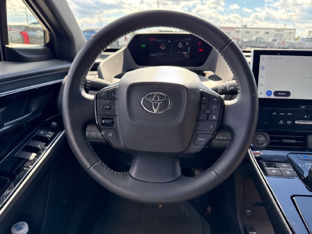 Used 2023 Toyota bZ4X AWD image 21