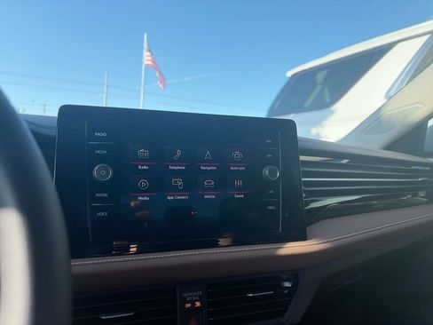 Used 2025 Volkswagen Jetta SEL FWD image 14