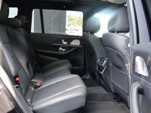 Used 2025 Mercedes-Benz GLS 450 4MATIC w/ AMG Line Exterior image 29