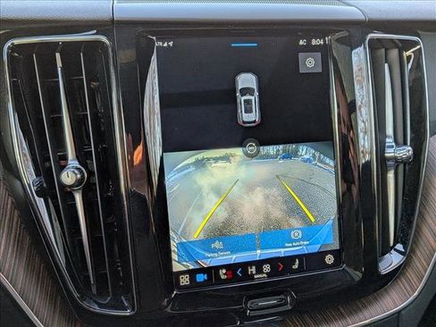 Used 2022 Volvo XC60 B5 Momentum w/ Advanced Package image 16