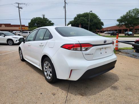 Used 2024 Toyota Corolla LE FWD image 3