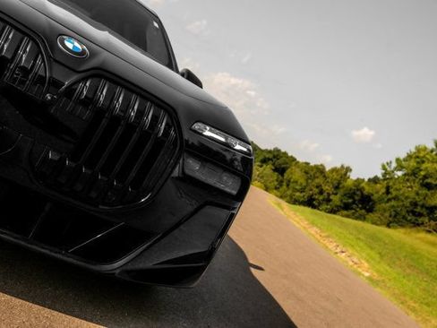 Used 2023 BMW 760i xDrive w/ Executive Package AWD/4WD image 14
