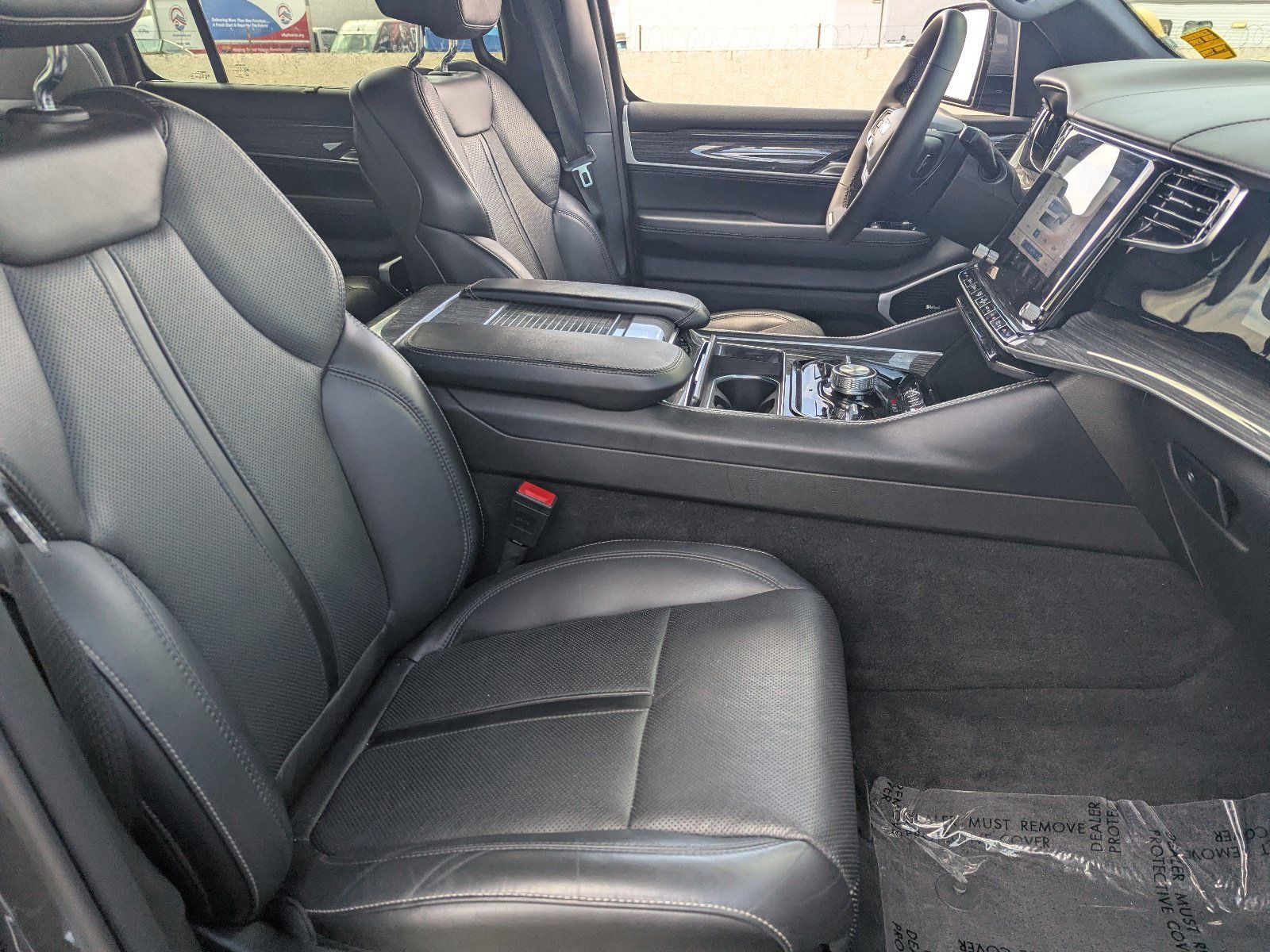 Used 2022 Jeep Wagoneer Series III w/ Premium Group I AWD/4WD image 11