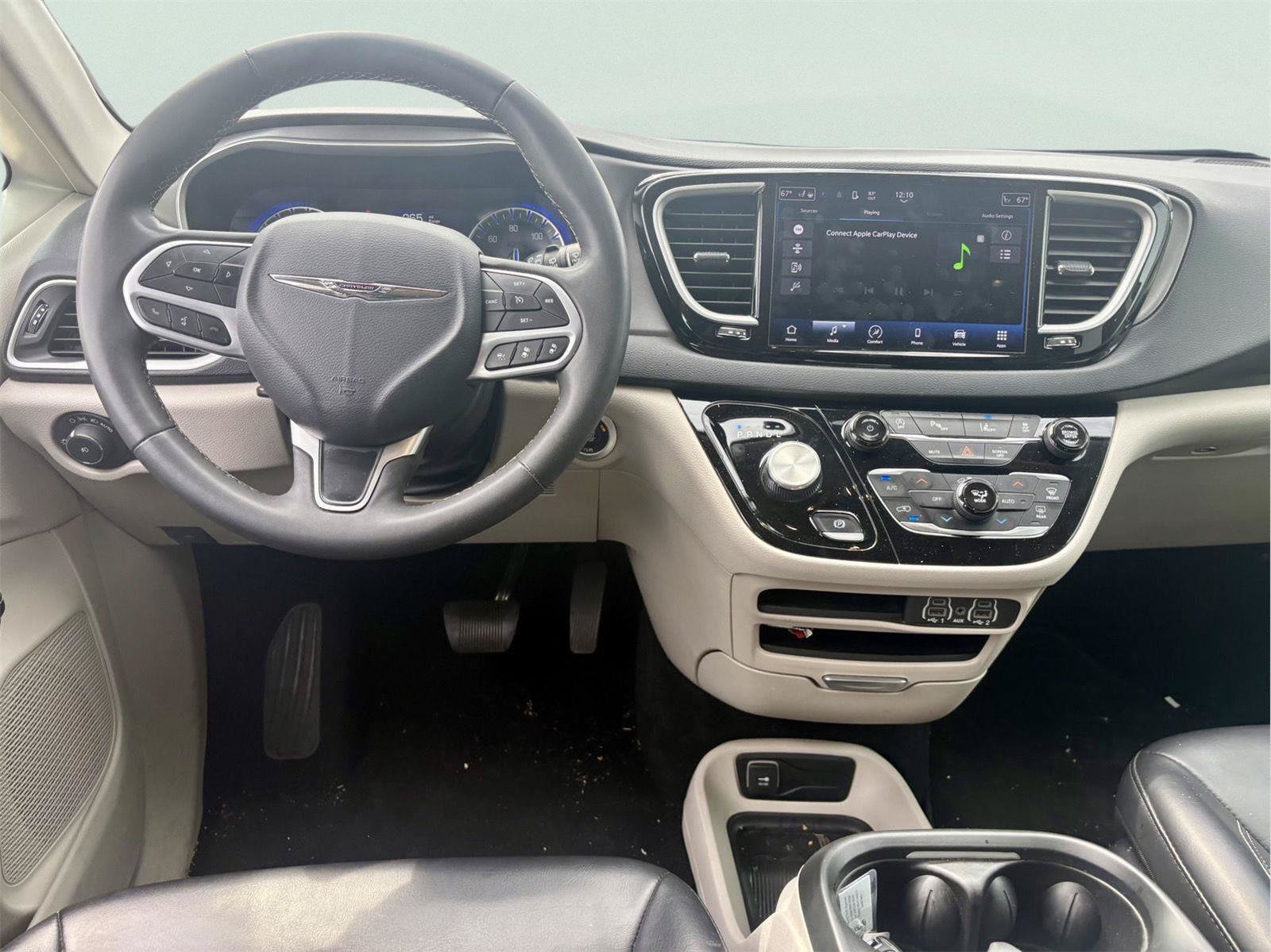 Used 2023 Chrysler Pacifica Touring-L FWD image 8