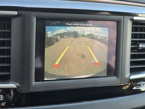 Used 2021 Chrysler Voyager Lxi image 7