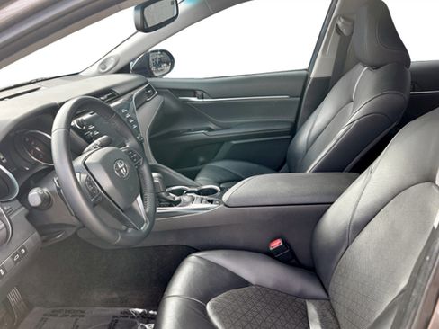 Used 2018 Toyota Camry XSE image 17