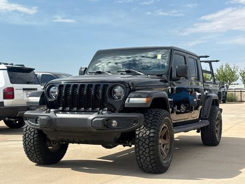 Used 2020 Jeep Gladiator Overland AWD/4WD image 3