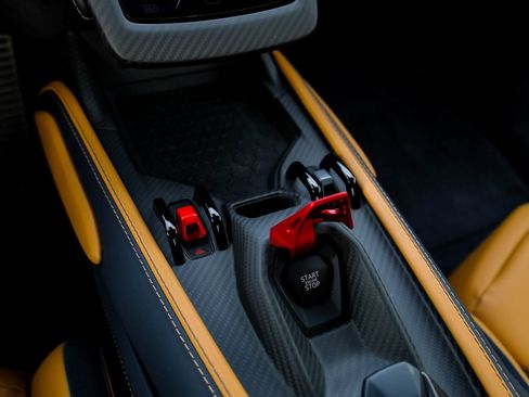 Used 2025 Lamborghini Revuelto image 28