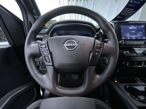 Used 2023 Nissan Titan SV w/ SV Convenience Package image 8