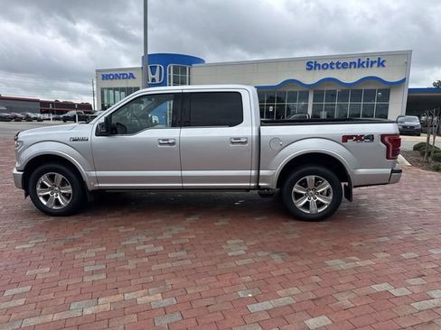 Used 2017 Ford F150 Platinum w/ Equipment Group 701A Luxury AWD/4WD image 3