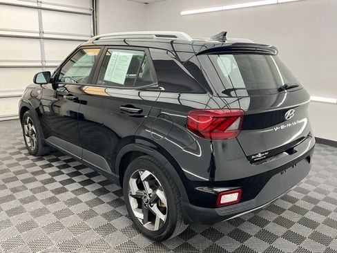 Used 2021 Hyundai Venue SEL w/ Premium Package FWD image 21