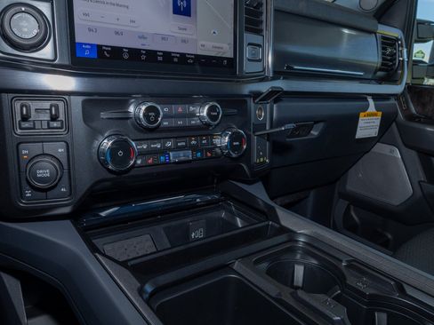New 2026 Ford F250 Lariat w/ Black Appearance Package AWD/4WD image 16