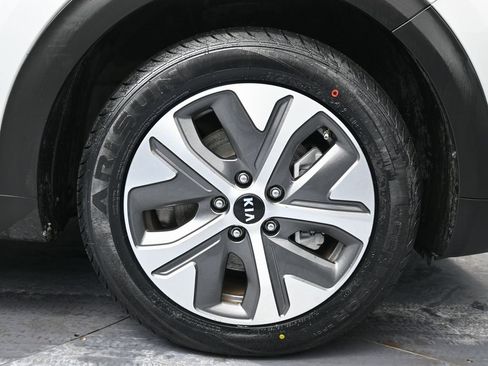 Used 2020 Kia Niro EX w/ Cold Weather Package image 12