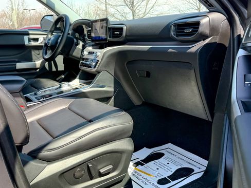 Used 2023 Ford Explorer XLT w/ Equipment Group 202A image 12