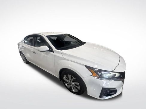 Used 2023 Nissan Altima 2.5 S FWD image 3