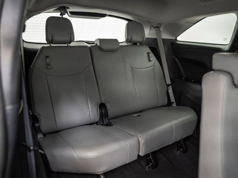 Used 2025 Toyota Sienna XLE FWD image 38