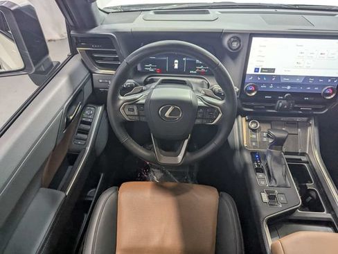 Used 2024 Lexus GX 550 w/ Accessory Package (Z1) AWD/4WD image 7