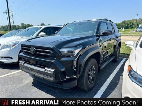 Certified 2025 Toyota 4Runner SR5 AWD/4WD image 1