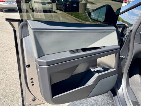 Used 2025 Tesla Cybertruck AWD Crew Cab image 11