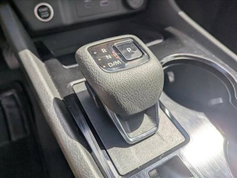 Used 2023 Nissan Rogue S image 11