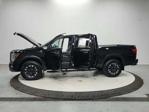 Used 2024 Nissan Titan PRO-4X w/ Pro-4x Convenience Package AWD/4WD image 12
