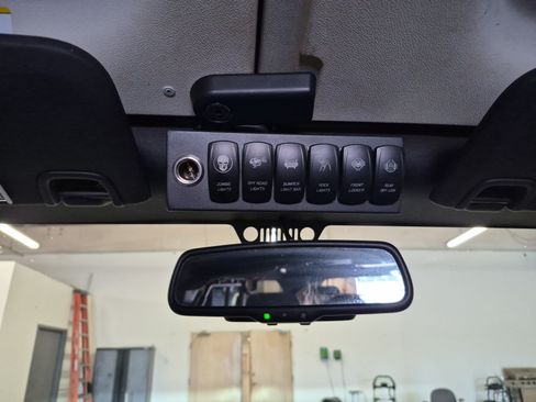 Used 2015 Jeep Wrangler Unlimited Rubicon w/ Connectivity Group AWD/4WD image 32