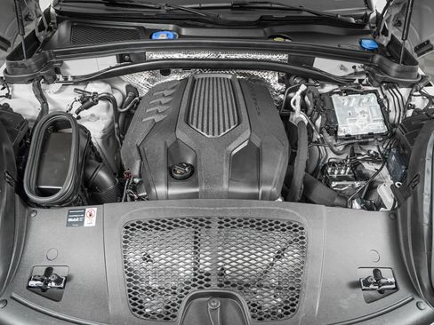Certified 2026 Porsche Macan AWD/4WD image 11