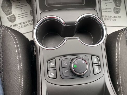 Used 2023 GMC Terrain SLE w/ Driver Convenience Package image 17