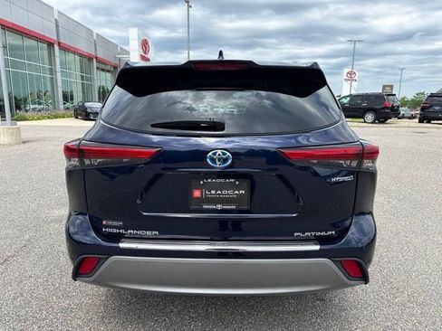 Used 2023 Toyota Highlander Platinum AWD/4WD image 11