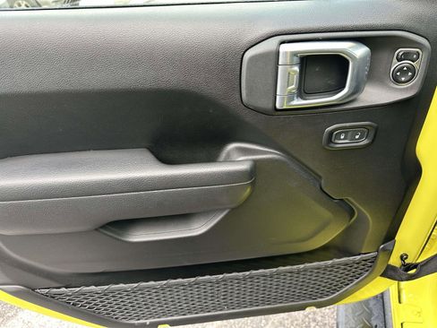 Used 2024 Jeep Gladiator Sport image 16