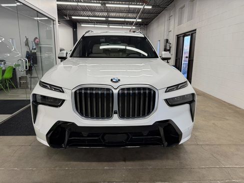 Used 2024 BMW X7 xDrive40i w/ Executive Package image 2