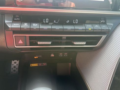 Used 2025 Toyota Camry SE image 15