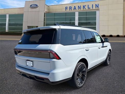 New 2025 Lincoln Navigator Reserve w/ Jet Appearance Package image 7