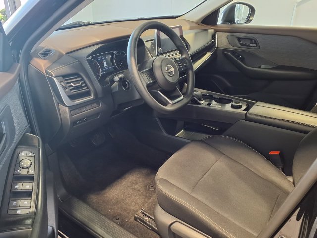 Used 2023 Nissan Rogue S AWD/4WD image 23