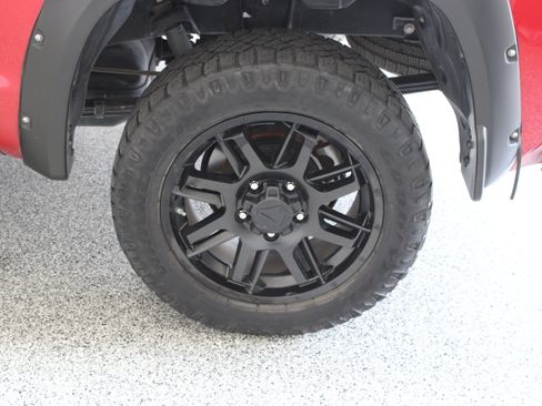 Used 2021 Toyota Tundra SR5 w/ SR5 Leather Package AWD/4WD image 11