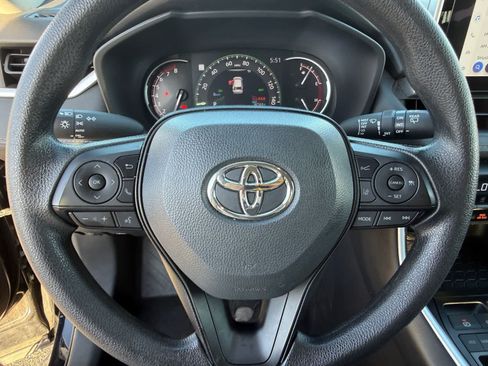 Used 2025 Toyota RAV4 XLE FWD image 17