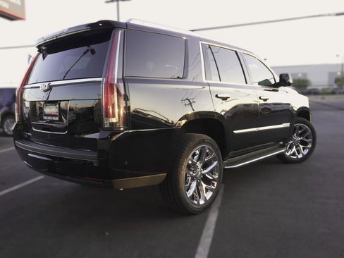 Used 2019 Cadillac Escalade Premium Luxury image 3