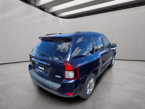 Used 2017 Jeep Compass Latitude FWD image 9