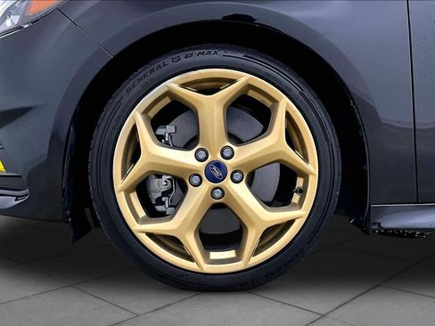 Used 2018 Ford Focus ST FWD image 11