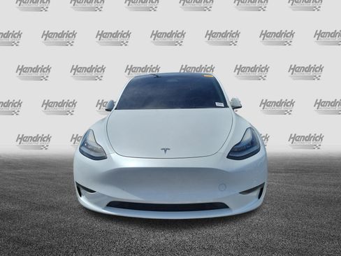 Used 2023 Tesla Model Y AWD image 3