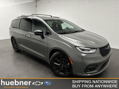 Used 2025 Chrysler Pacifica Limited