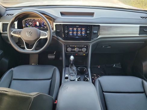Certified 2022 Volkswagen Atlas Cross Sport SE image 9