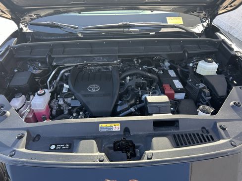 Certified 2025 Toyota Highlander XLE image 10