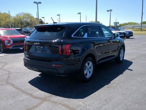 Used 2023 Kia Sorento LX FWD image 6