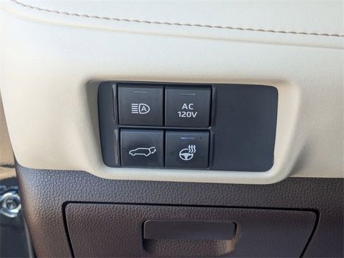 Certified 2022 Toyota Highlander Limited image 16