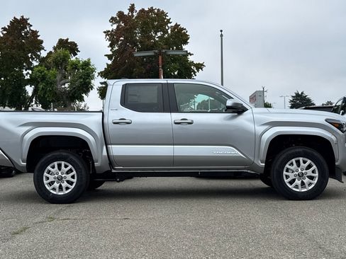 New 2025 Toyota Tacoma SR5 image 9