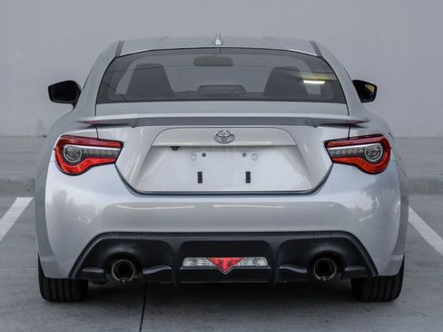 Used 2017 Toyota 86 RWD image 5